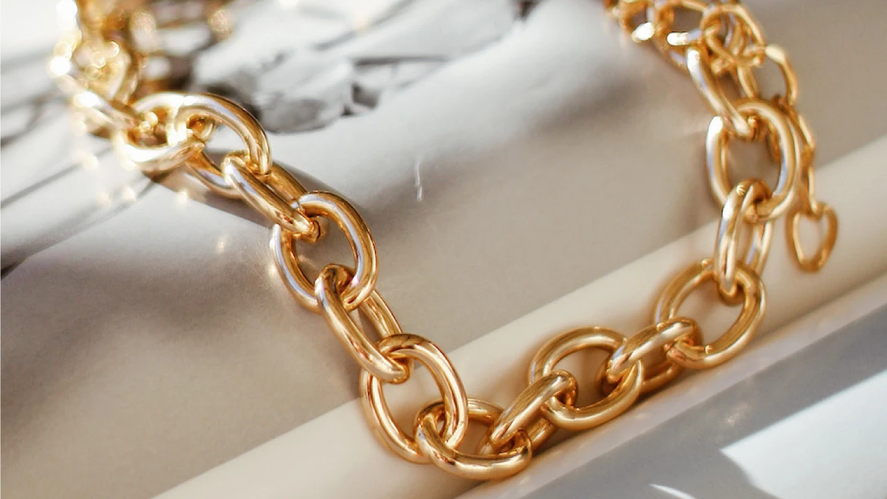 How-can-I-tell-if-my-gold-plated-jewelry-needs-cleaning